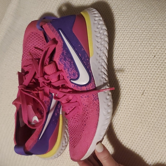 Nike Epic React Flyknit 2 Pink size 5.5 - Picture 2 of 3